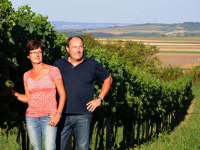 Alfred & Andrea MUCH und Weinreben